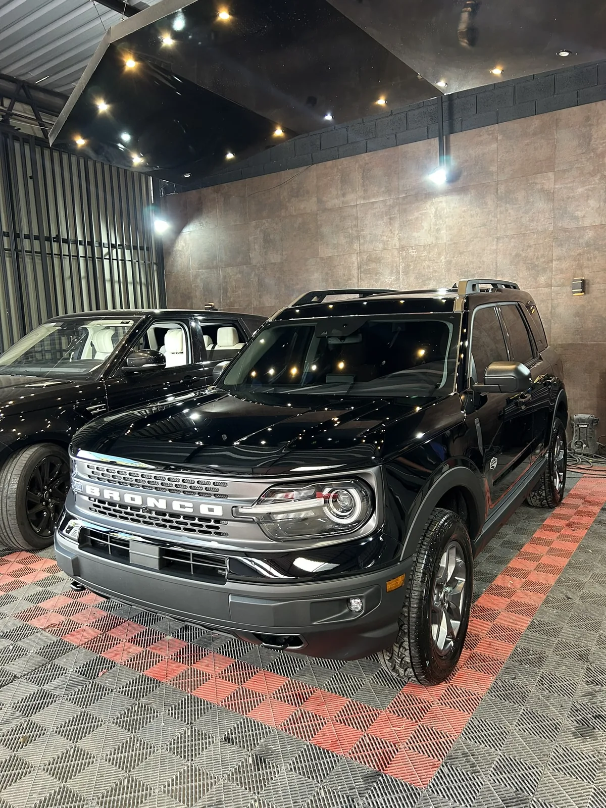 Ford Bronco Sport preta com pintura vitrificada no Spa do Automóvel