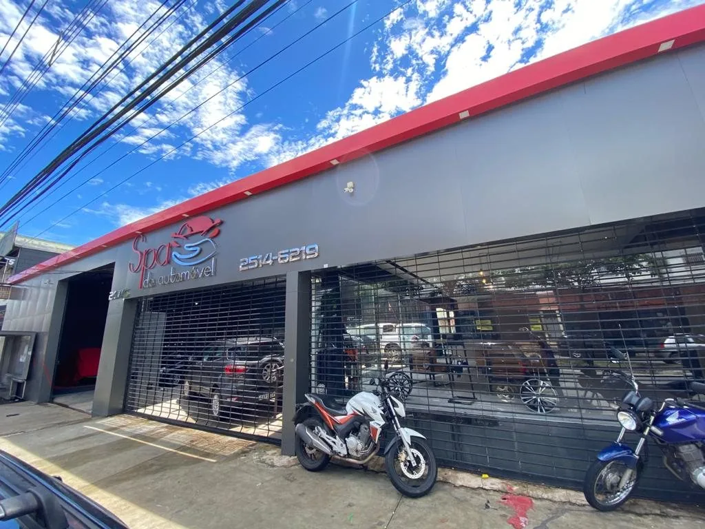 Fachada do Spa do Automóvel vista da rua, em Nova Granada